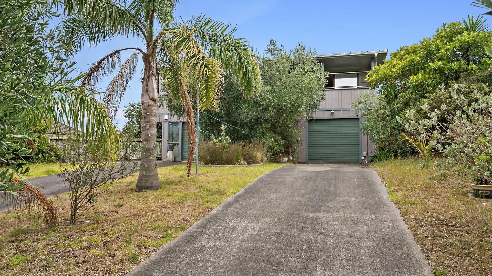 Relax On Queens - Waikanae Beach Holiday Home